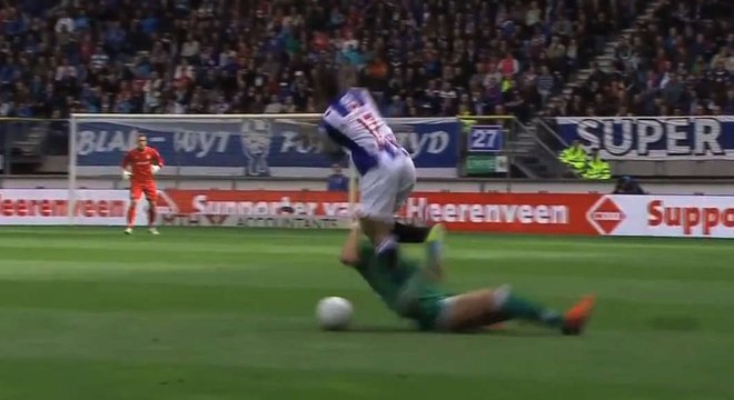 Insolite: Timo Letschert s'évanouit après avoir pris un carton rouge