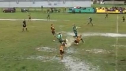 En Lituanie, un match se joue sur le terrain le plus impraticable du monde