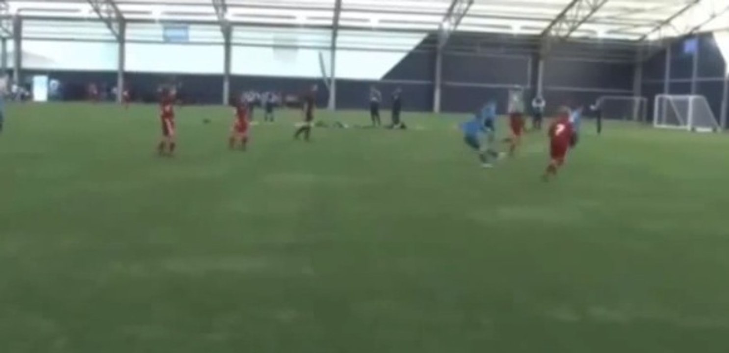 Les buts et les dribbles à la Zinedine Zidane d'un Anglais de 11 ans