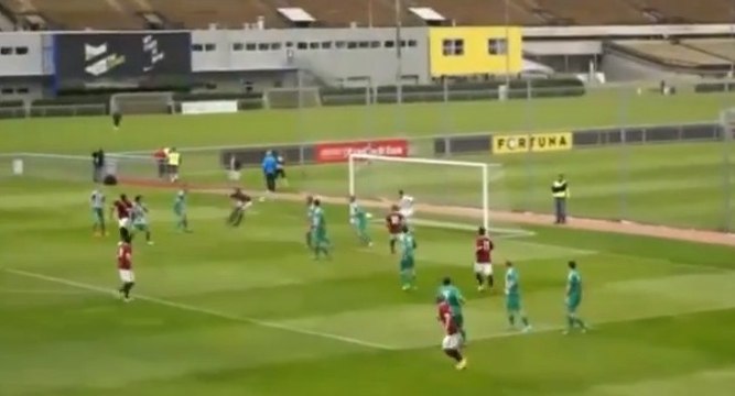 Insolite : Le but incroyable des fesses de David Hovorka