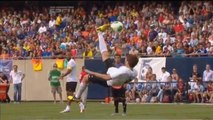Le but en retourné acrobatique splendide Matt Eliasson lors du match Amis de Messi - Reste du Monde