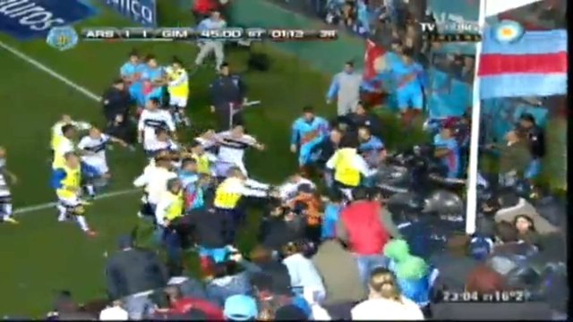 Un match argentin dégénère en bagarre générale incroyable