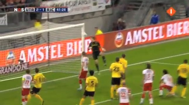 Insolite : Le gardien de Roda marque un but de la tête contre son camp