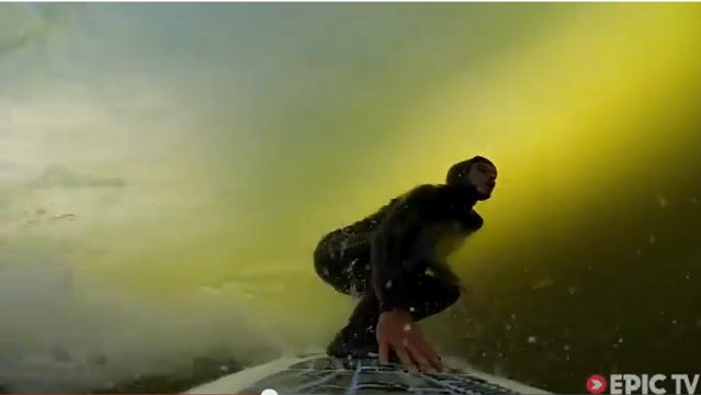 Surf: La vidéo en caméra embarquée de Hugues Oyarzabal dans la plus grande vague du monde