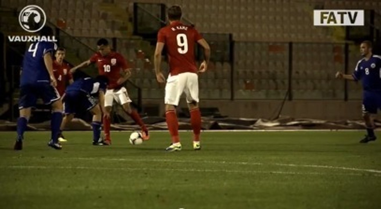 La série de dribbles exceptionnels de l'Anglais Ravel Morrisson