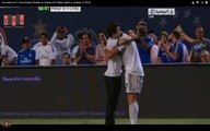 Insolite: Un fan de Cristiano Ronaldo entre sur la pelouse et lui fait un calin