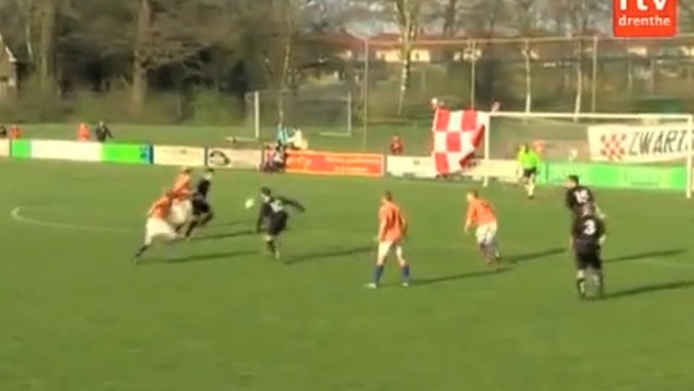 Un amateur marque un but en reprise de volée magnifique aux Pays-Bas