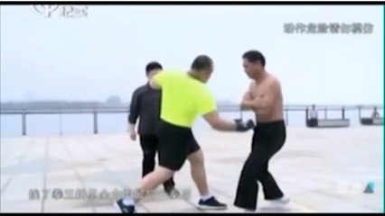 Découvrez Xie Shuiping, le punching-ball humain