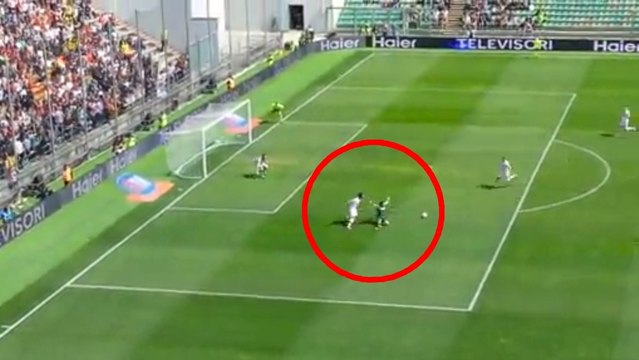 Fair-play, l'arbitre Nicola Rizzoli siffle penalty puis demande l'avis au joueur