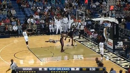 Le dunk de LeBron James stratosphérique lors de New Orleans - Miami