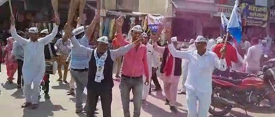 Flowers swell, brooms celebrate, supporters are disappointed