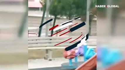 Yozgat'ta yiyecek ararken çocuk parkına inen kurt böyle görüntülendi