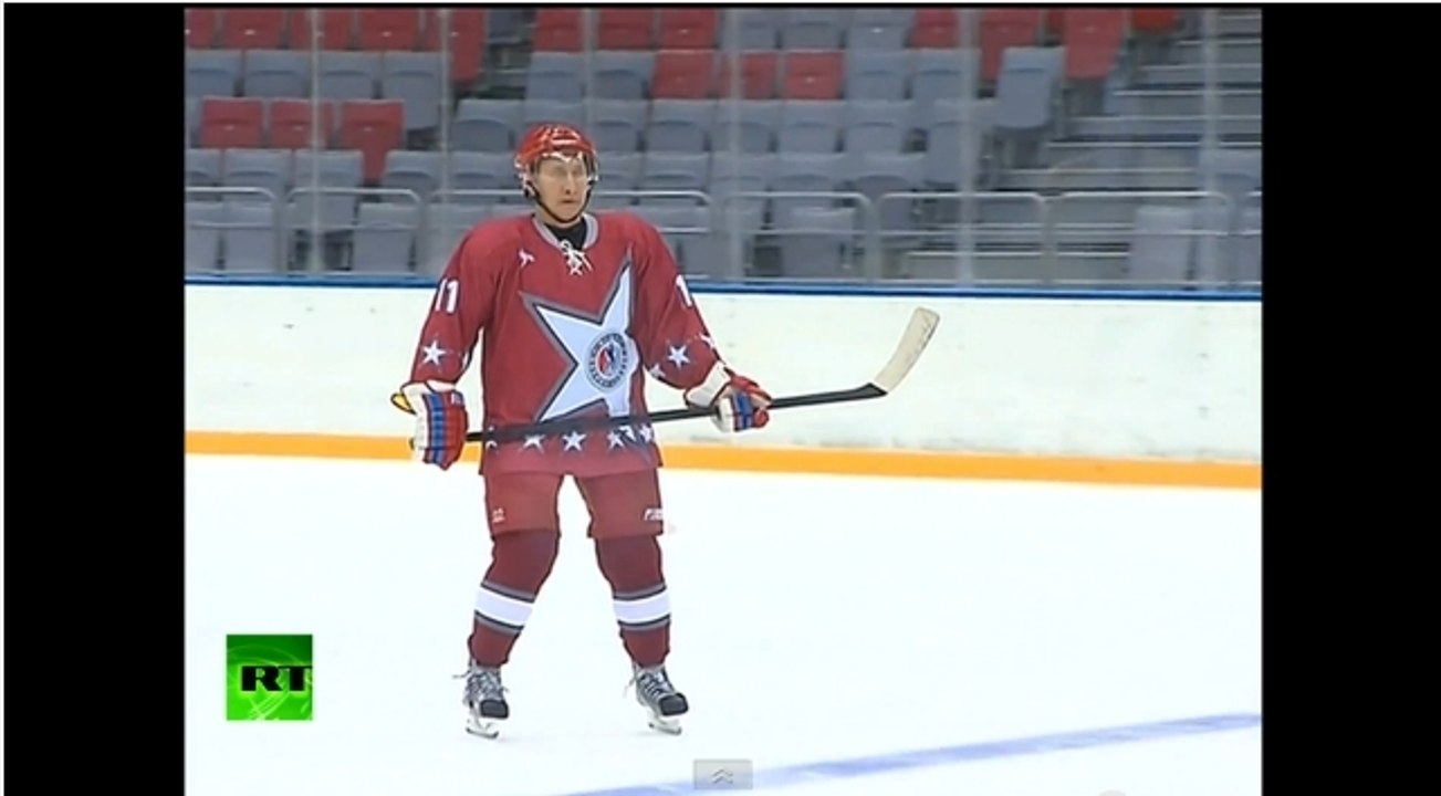 Insolite : Vladimir Poutine s'essaye au hockey sur glace à Sotchi