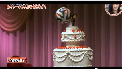 Insolite : Le coup-franc incroyablement précis de Shunsuke Nakamura qui fait tomber une figurine sur un gâteau de mariage