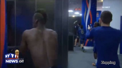 France - Ukraine : Les Bleus arrosent les journalistes avec du champagne