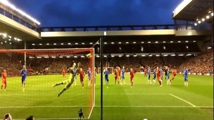 Liverpool : Le magnifique coup-franc de Luis Suarez au ralenti filmé par un supporteur
