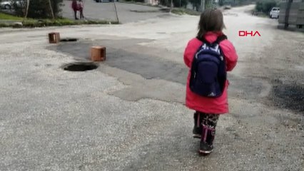 Okul yolunun rögar kapakları çalındı