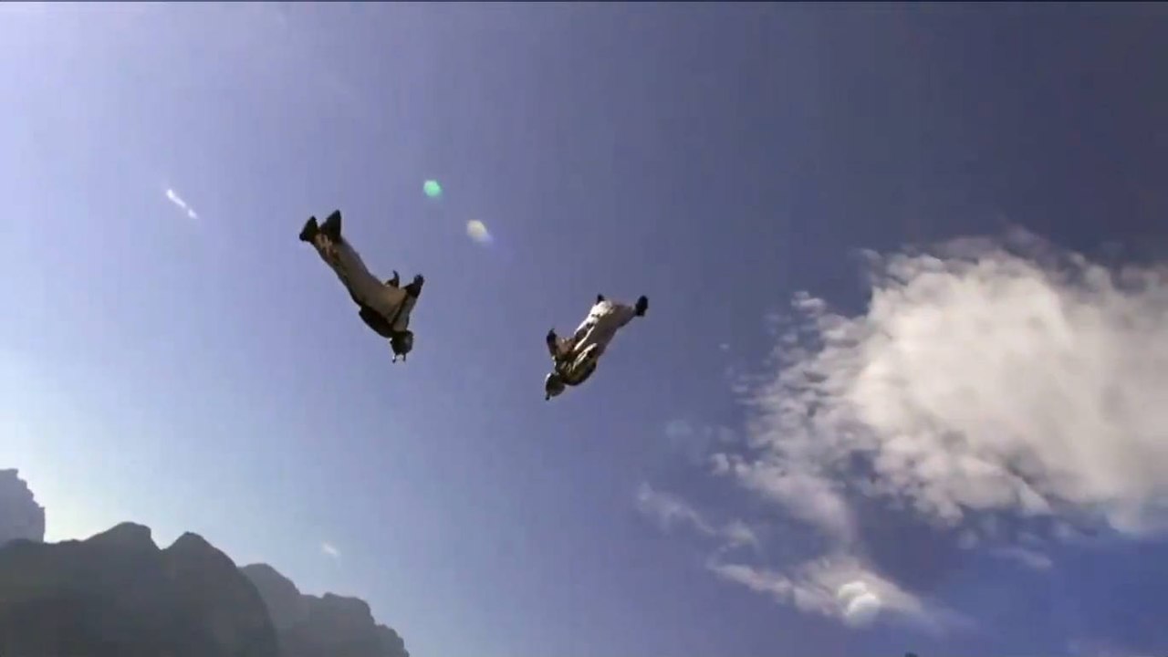 Wingsuit : Les figures hallucinantes des Soul Flyers à 200km/h