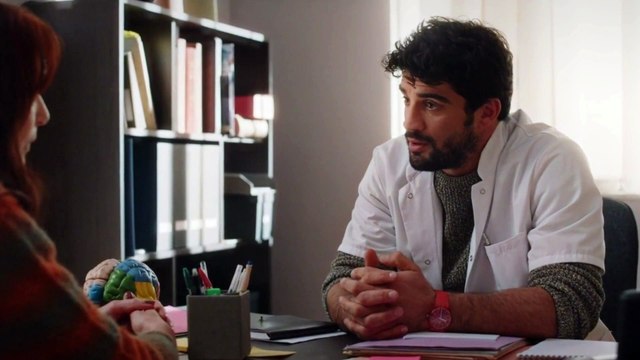 Plus belle la vie : [Indiscrétion] - Théo est-il bipolaire ?