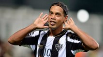 Ronaldinho régale avec ses incroyables gestes techniques à l'entraînement