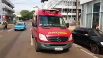 Celta e Mercedes se envolvem em colisão de trânsito na Rua Erechim, no Centro