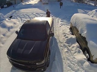 Quand ton voisin n'est pas heureux de te voir sortir de chez toi le matin !