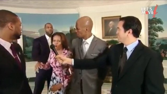 Insolite : Le dunk de Michelle Obama avec LeBron James en pleine interview du Miami Heat