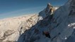 Un saut extraordinaire en base jump à 3450 mètres d'altitude après l'ascension d'une montagne