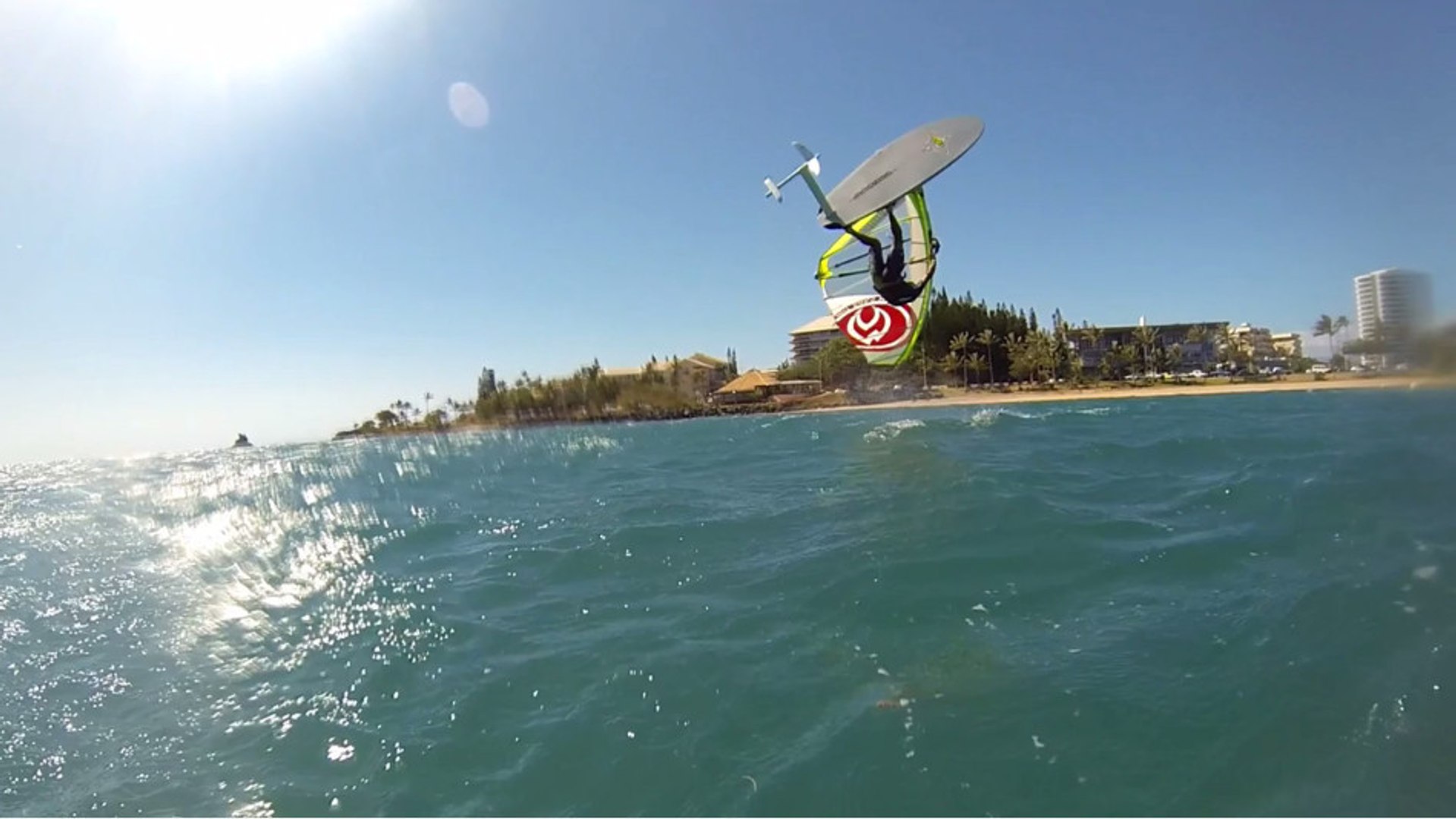 Windsurf : Le backflip extraordinaire de Benjamin Tillier en planche à voile  - Vidéo Dailymotion