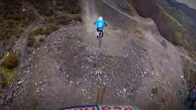 Une descente en VTT en caméra embarquée