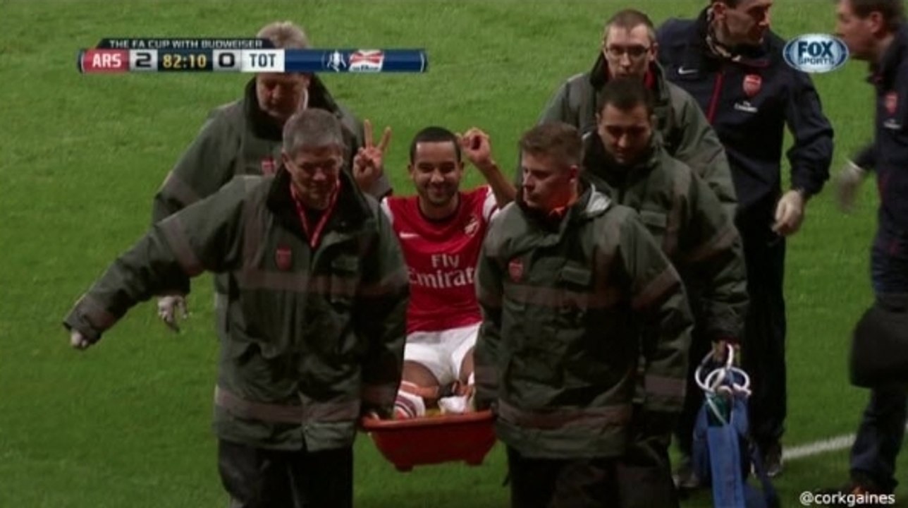Insolite : Sorti sur blessure, Theo Walcott chambre les supporteurs de Tottenham