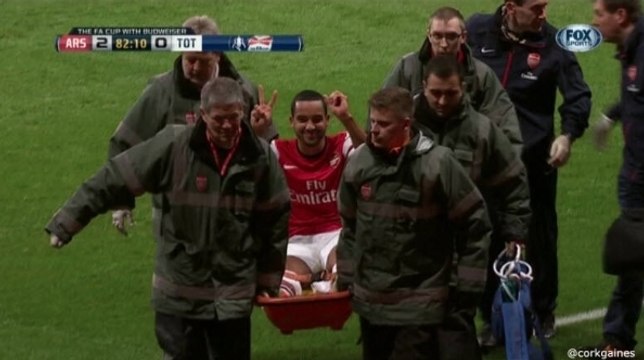 Insolite : Sorti sur blessure, Theo Walcott chambre les supporteurs de Tottenham