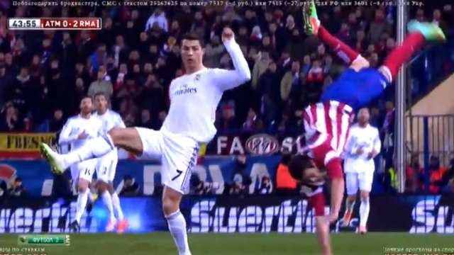 Cristiano Ronaldo envoie Javier Manquillo à l'hôpital après un duel aérien