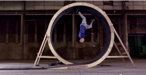 Record : Damien Walters réalise un looping en courant