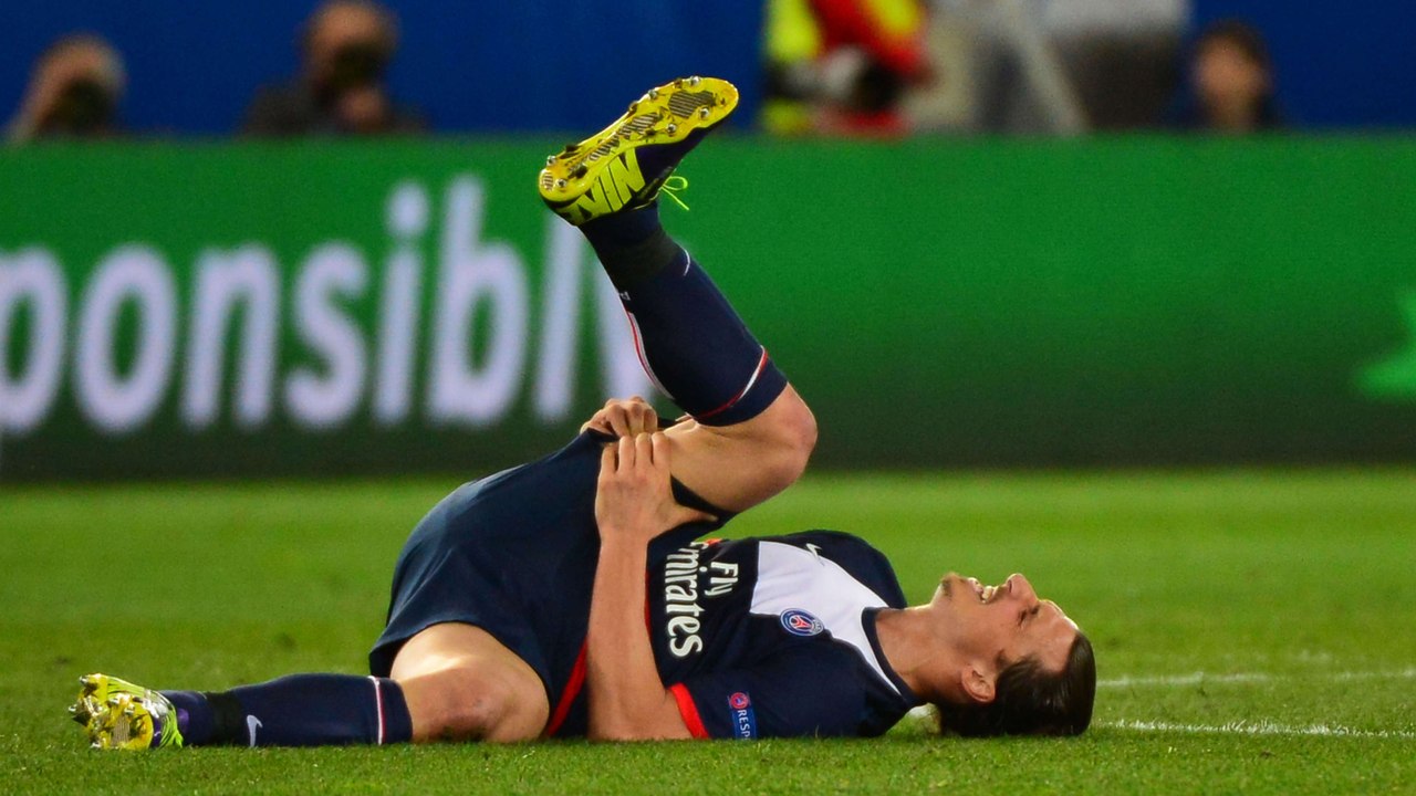 Zlatan Ibrahimovic, blessé, pourrait manquer le match retour face à Chelsea et la finale de la coupe de la Ligue