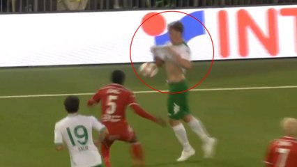 Il prend un carton jaune pour avoir caché le ballon en plein match !