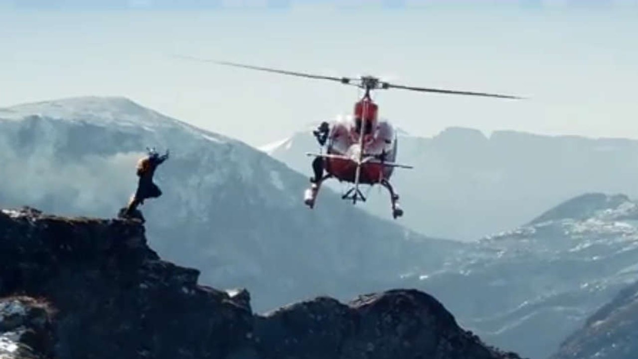 Base Jump : Tom Erik Heimen saute d'une falaise le corps en feu !
