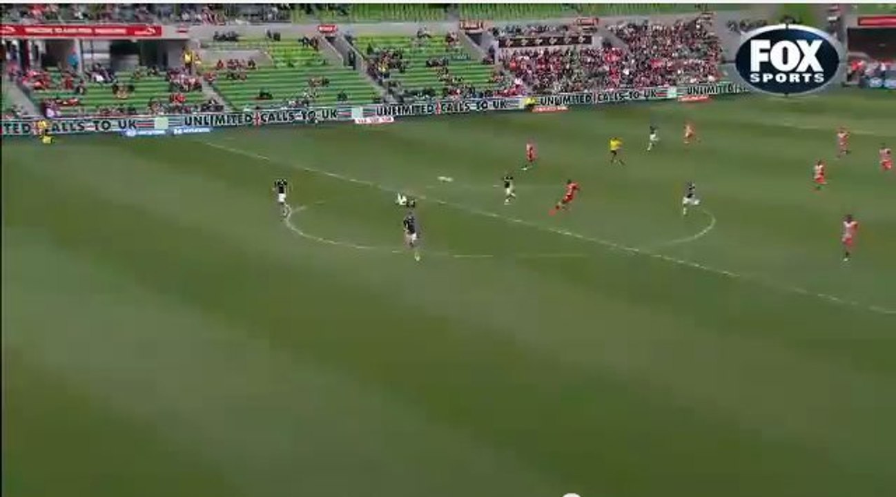 Le but de Wayne Rooney n'est pas le plus beau de l'année : Découvrez le lob de 60 mètres de Orlando Engelaar en Australie