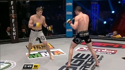 MMA : Un énorme KO  après un coup de pied dans la mâchoire