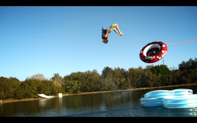 Le toboggan le plus cool du monde sur l'eau !