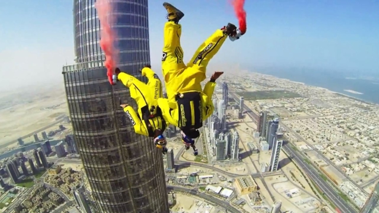 Base Jump : Deux Français sautent de la Burj Khalifa, une tour haute de 828 mètres