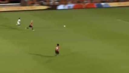 Le but incroyable à la Gareth Bale de Leandro Assumpcao après une course folle en Thaïlande