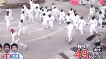 Escrime : 3 pros conte 50 amateurs au Japon, qui va remporter ce combat incroyable ?