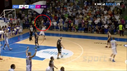 Basket : Filip Adamovic marque un panier complètement fou de son propre camp