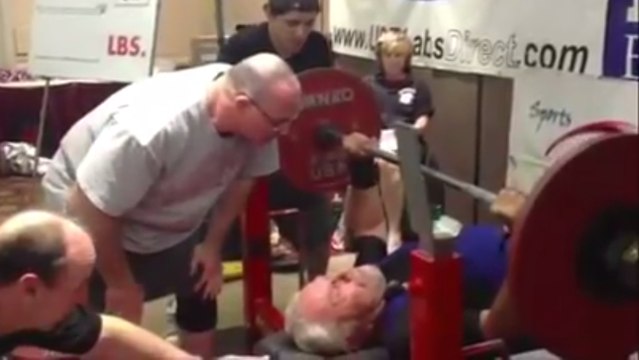 A 91 ans, Sy Perlis bat un record du monde d'haltérophilie en soulevant 85 kilos