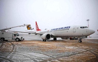 THY uçakları buzlanmaya karşı alkolle yıkanıyor... THY bugün 97 uçağa de-icing' işlemi yaptı