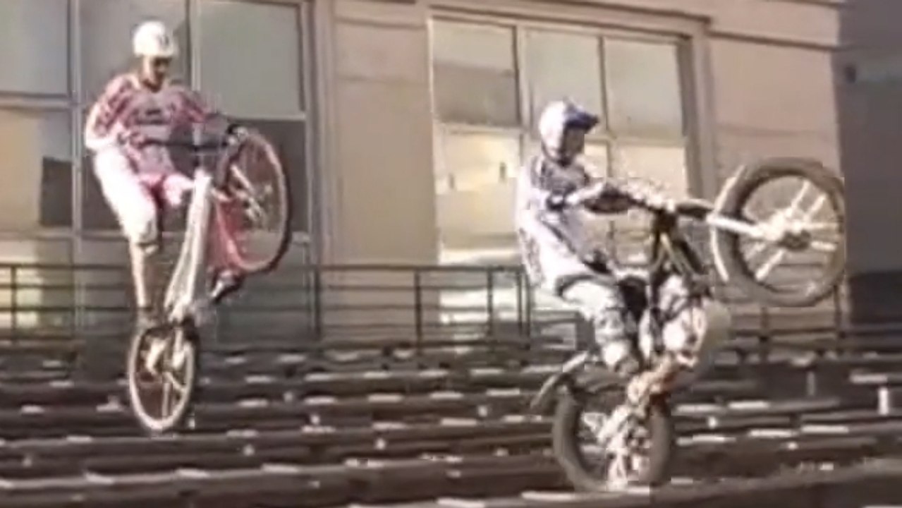 VTT VS Moto: Un battle de trial à couper le sou...