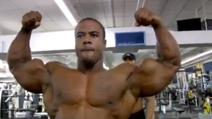 Musculation : Les biceps impressionnants du bodybuilder Anthoneil Champagnie