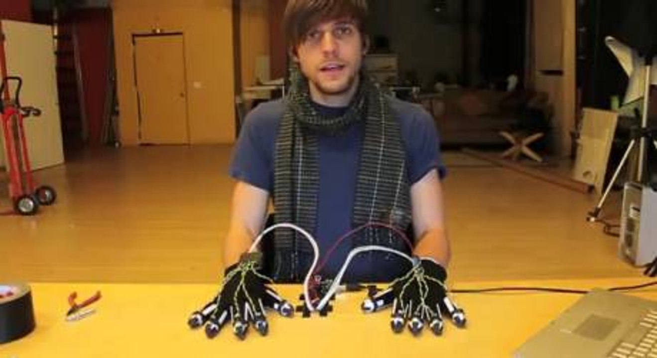 Découvrez comment jouer du piano avec des gants sans piano en vidéo