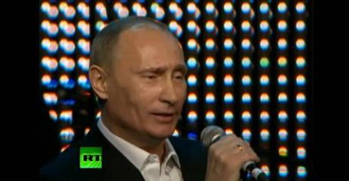 Découvrez Vladimir Poutine chanter devant des célébrités en vidéo